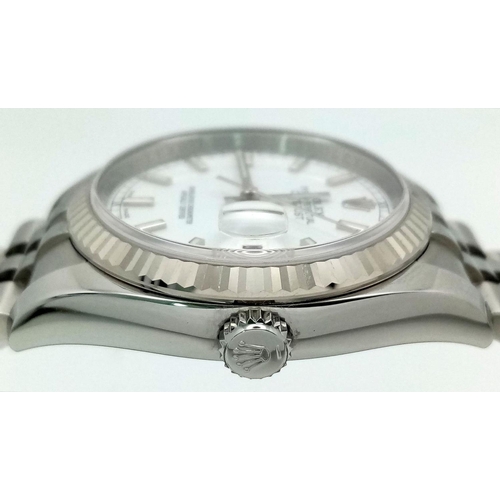 81 - A Beautiful, Classic Rolex Datejust Automatic Gents Watch. 
Model 116234. Oyster steel bracelet and ... 