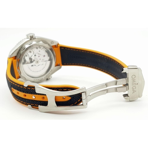 171 - A Sublime Omega Seamaster Planet Ocean 600M. Orange and black rubber strap/ Stainless steel case - 4... 