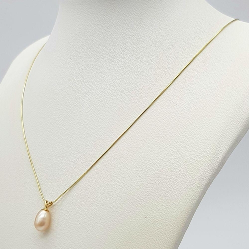 612 - A Pretty 9 Carat Yellow Gold, Fully Hallmarked, Pearl Pendant Necklace. 46cm Length Snake Chain, Pen... 