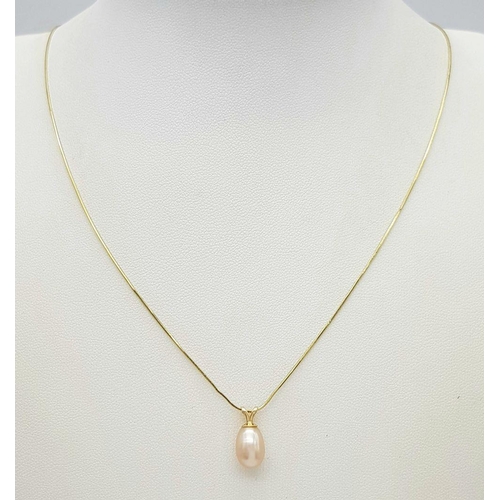 612 - A Pretty 9 Carat Yellow Gold, Fully Hallmarked, Pearl Pendant Necklace. 46cm Length Snake Chain, Pen... 