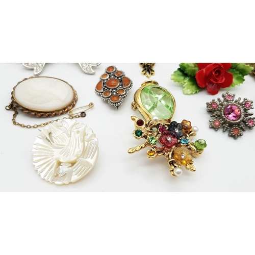 1678 - A Wonderful Vintage Collection of Over Twenty Colourful Brooches. A few head-turners! Comes in a gre... 