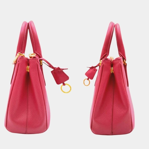 101 - A Prada Saffiano Vernice Galleria Handbag. Pink cross-grain saffiano leather exterior, gold-toned ha... 