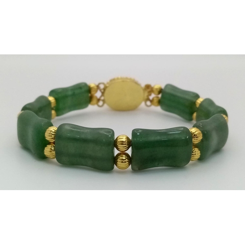 147 - A wonderful, probably of Chinese origin, gilded green jade bracelet and matching earrings set in a p... 