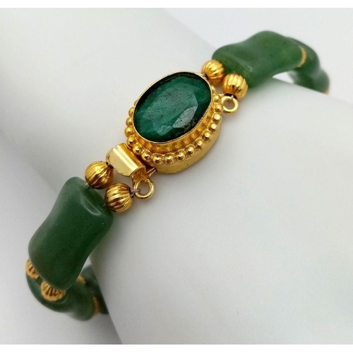 147 - A wonderful, probably of Chinese origin, gilded green jade bracelet and matching earrings set in a p... 