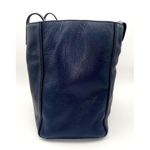 214 - A Mulberry Blue Tessie Leather Tote Bag. Blue leather exterior with silver-toned hardware and dual l... 