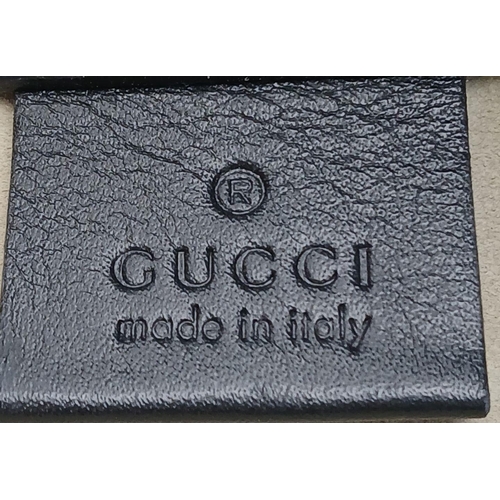 249 - A Gucci Large White Leather Tote/Backpack Bag. Decorative Gucci logo decoration with black leather t... 