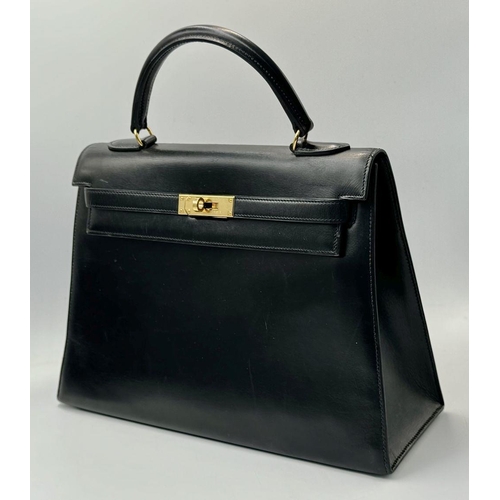 80 - A Hermès Box Kelly Sellier 32 Handbag. Black smooth calfskin leather exterior with gold-toned hardwa... 