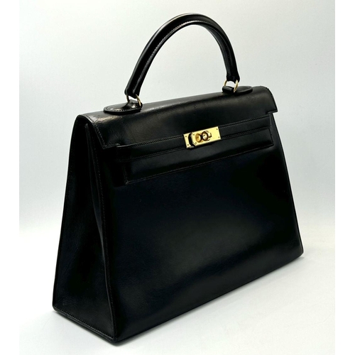 80 - A Hermès Box Kelly Sellier 32 Handbag. Black smooth calfskin leather exterior with gold-toned hardwa... 