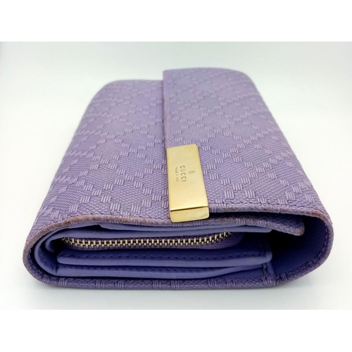 871 - A Gucci Purple Leather Purse/Wallet. Textured exterior. 14cm x 11cm. Ref: 019383