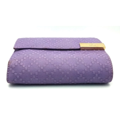 871 - A Gucci Purple Leather Purse/Wallet. Textured exterior. 14cm x 11cm. Ref: 019383