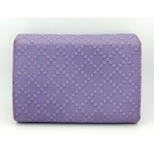 871 - A Gucci Purple Leather Purse/Wallet. Textured exterior. 14cm x 11cm. Ref: 019383