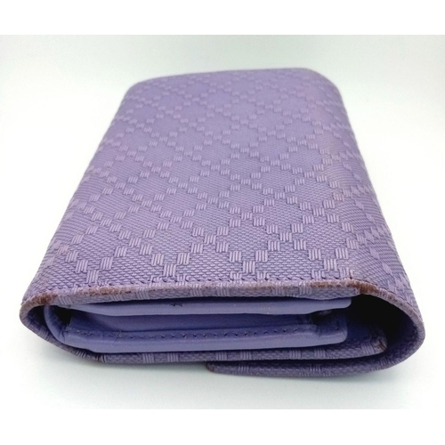 871 - A Gucci Purple Leather Purse/Wallet. Textured exterior. 14cm x 11cm. Ref: 019383