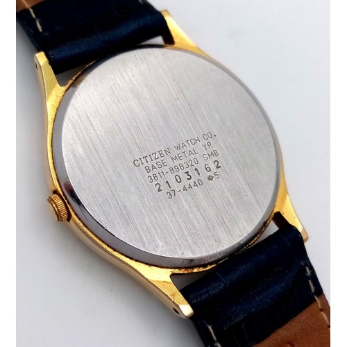 1390 - A Citizen Quartz Gents Watch. Blue leather strap. Gilded case - 32mm. White dial with date window. I... 