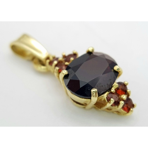 1455 - A Vintage 18 Carat Yellow Gold Bohemian Garnet Pendant. 2.3 cm Length. Set with a 1cm Long Oval Cut ... 