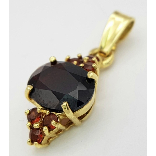 1455 - A Vintage 18 Carat Yellow Gold Bohemian Garnet Pendant. 2.3 cm Length. Set with a 1cm Long Oval Cut ... 