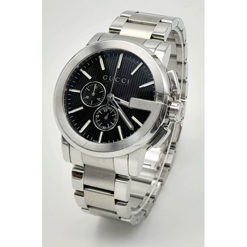 736 - A Designer Gucci Chronograph Quartz Gents Watch. Stainless steel bracelet and case - 44mm. Black dia... 