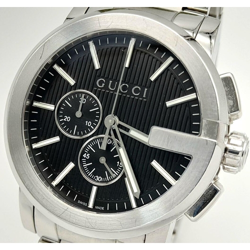 736 - A Designer Gucci Chronograph Quartz Gents Watch. Stainless steel bracelet and case - 44mm. Black dia... 