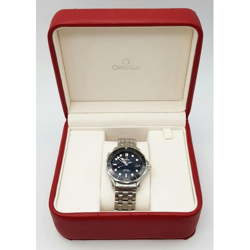 596 - An Omega Seamaster Professional Automatic Gents Watch. Stainless steel bracelet and case - 40mm. Bla... 