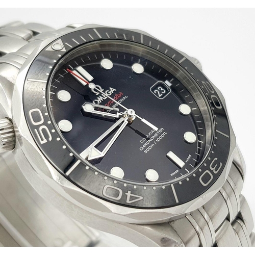 596 - An Omega Seamaster Professional Automatic Gents Watch. Stainless steel bracelet and case - 40mm. Bla... 