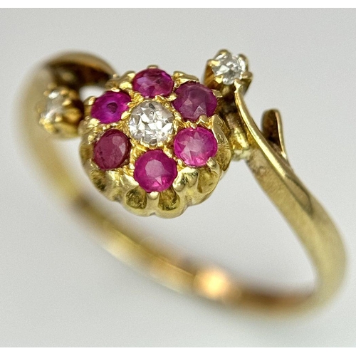 1106 - AN 18K YELLOW GOLD DIAMOND & RUBY TWIST RING 2.3G TOTAL WEIGHT, SIZE N.

ref: SC 3049