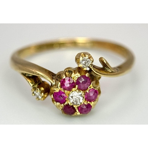 1106 - AN 18K YELLOW GOLD DIAMOND & RUBY TWIST RING 2.3G TOTAL WEIGHT, SIZE N.

ref: SC 3049