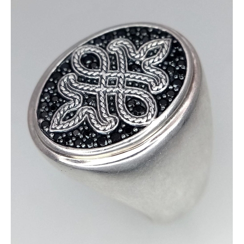 1239 - A THOMAS SABO DESIGNER TO THE STARS - STERLING SILVER LOVE KNOT STONE SET SIGNET RING. 15.9G. SIZE Q... 