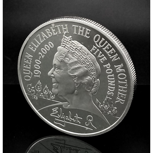 1260 - A FINE SILVER 2000 FIVE POUND COIN QUEEN ELIZABETH THE QUEEN MOTHER COMMERATIVE COIN. 100 YEARS 1900... 