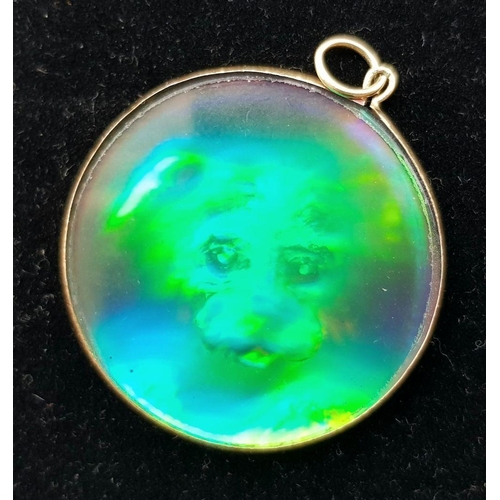 1414 - A 9K Gold Mystery 3D Dogs Head Glass Pendant. 3cm. 4.5g total weight.