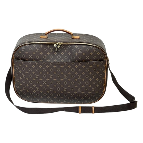 1009 - A Louis Vuitton Packall Travel Bag. Monogram coated canvas exterior with leather trim, single handle... 