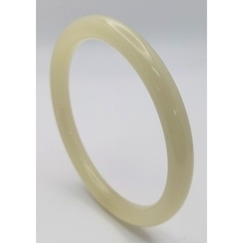 815 - A Thin Green Pale Jade Fashion Jade Bangle. 7mm width. 6cm inner diameter.