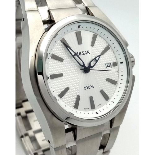 983 - A Pulsar 100M Quartz Gents Watch. Stainless steel bracelet and case - 42mm. White dial with date win... 