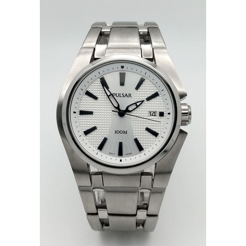 983 - A Pulsar 100M Quartz Gents Watch. Stainless steel bracelet and case - 42mm. White dial with date win... 