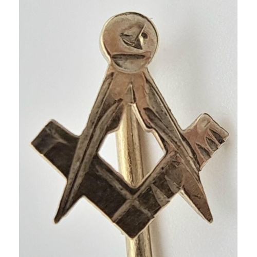 1004 - A 9K Yellow Gold Masonic Symbol Stick Pin. 4cm. 0.5g