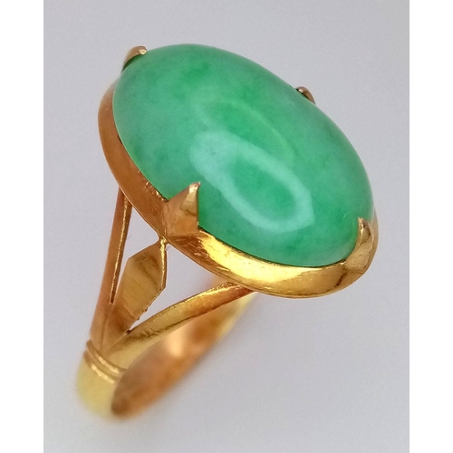 299 - A 20K Yellow Gold (tested as) Cabochon Set Ring (thought to be Jade), 15x8mm jade size, 4g total wei... 