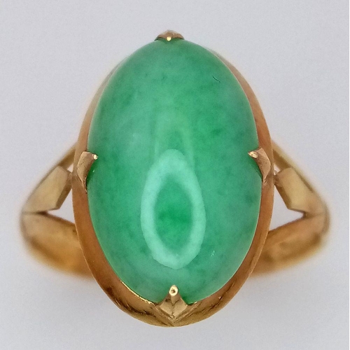 299 - A 20K Yellow Gold (tested as) Cabochon Set Ring (thought to be Jade), 15x8mm jade size, 4g total wei... 