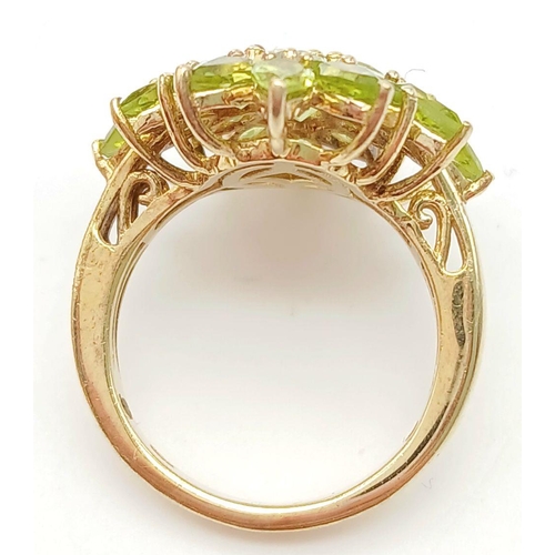 740 - A Yellow Gold Gilt Sterling Silver Peridot Set Statement Cluster Ring Size O1/2. The Crown Measures ... 