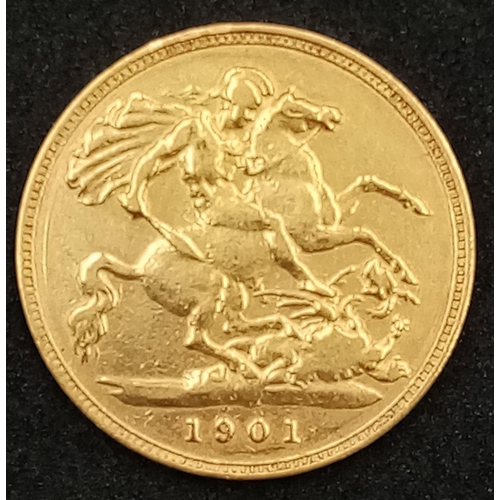 885 - A 1901 Queen Victoria 22K Gold Half Sovereign.