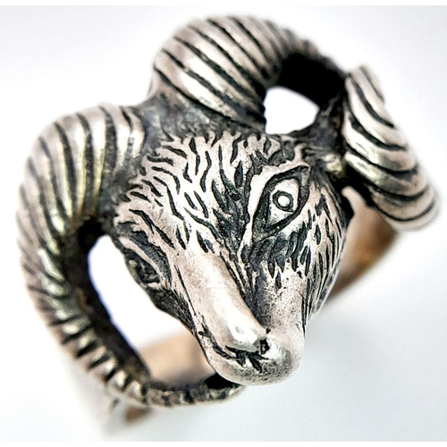 915 - Vintage Hallmarked 1986 Silver Rams Head Ring Size O. The Ring Measures 2cm Wide at the Crown and We... 