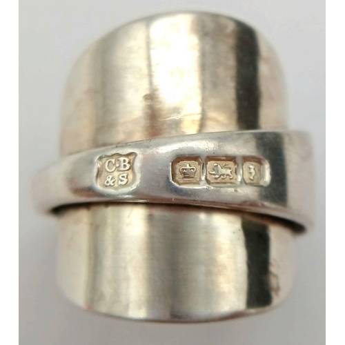 922 - A Hallmarked 1917/18 Silver Spoon Handle Sweetheart Ring Size M. The Ring Measures 2.2cm Long at the... 