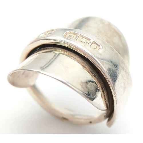 922 - A Hallmarked 1917/18 Silver Spoon Handle Sweetheart Ring Size M. The Ring Measures 2.2cm Long at the... 