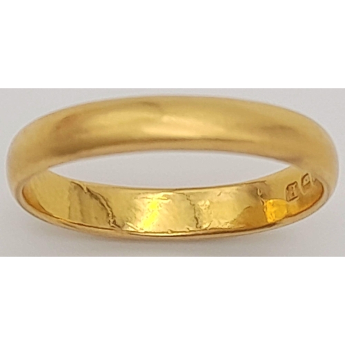 211 - A 22K Yellow Gold Band Ring. Full UK hallmarks. 3mm width. Size O. 3.8g.