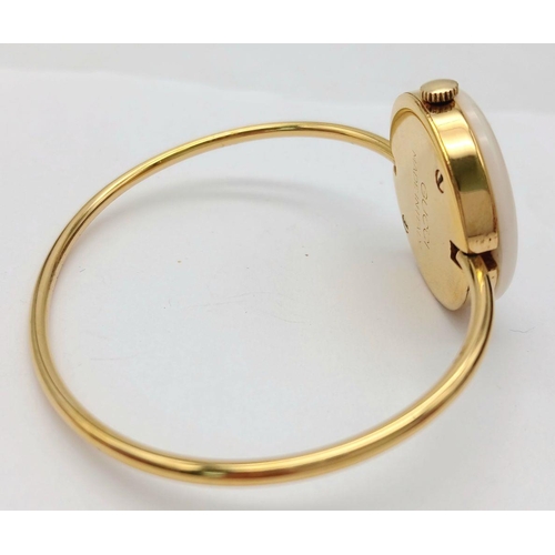 341 - A GUCCI GOLD TONE INTERCHANGABLE BEZEL WATCH 12 BEZEL COLOURS & BOX NEEDS A BATTERY AF. Ref: A/S 116... 