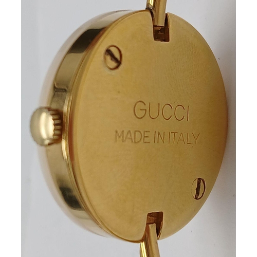 341 - A GUCCI GOLD TONE INTERCHANGABLE BEZEL WATCH 12 BEZEL COLOURS & BOX NEEDS A BATTERY AF. Ref: A/S 116... 