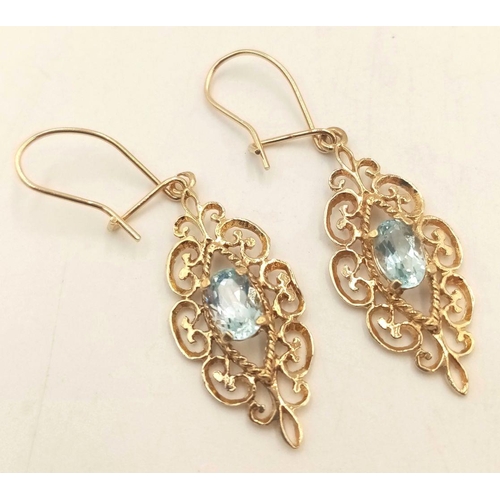 586 - A 9K YELLOW GOLD VINTAGE FILIGREE TOPAZ SET DROP EARRINGS 2.2G, APPROX 42MM DROP. Ref: SC 4019