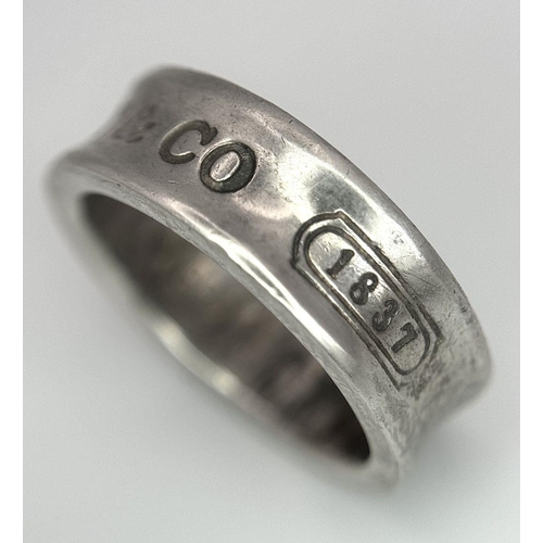 628 - A TIFFANY & CO STERLING SILVER BAND RING 6.2G SIZE L/M. Ref: A/S 1122