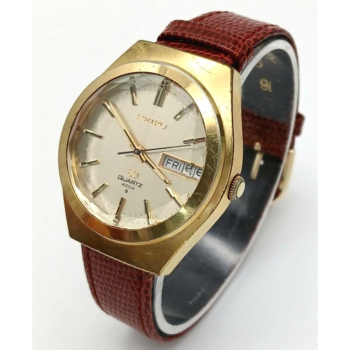 718 - A Vintage Seiko Quartz Model 4004 Day/Date Watch. 36mm Case. This Watch has the rare bevelled edge t... 