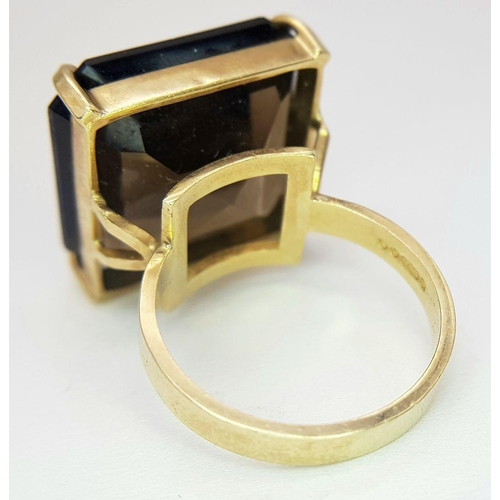 723 - A Classic 9K Yellow Gold Smoky Quartz Dress Ring. Size M. 7.3g total weight.