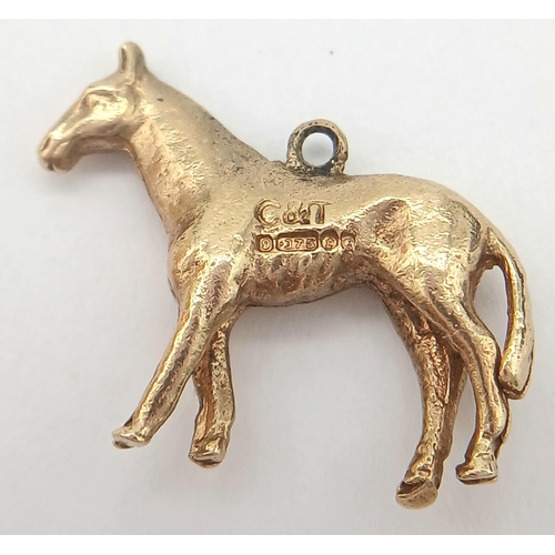 241 - A 9K Yellow Gold Thoroughbred Racehorse Pendant/Charm. 16mm. 2.7g