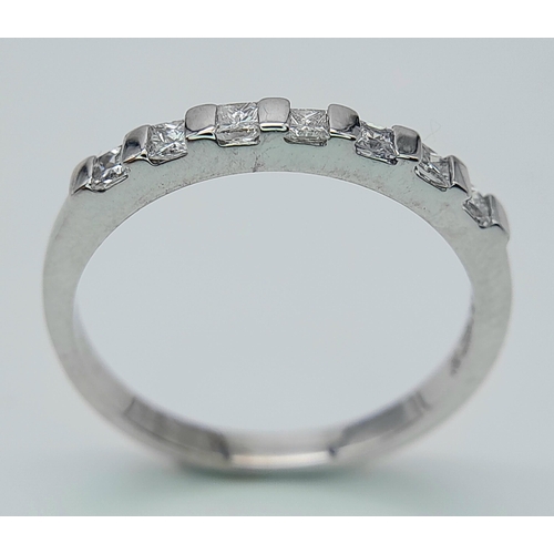 285 - A 18K WHITE GOLD DIAMOND 1/2 ET RING WITH PRINCESS CUTS. 0.25CT. TOTAL WEIGHT 2.6G. SIZE M AND 1/2. ... 