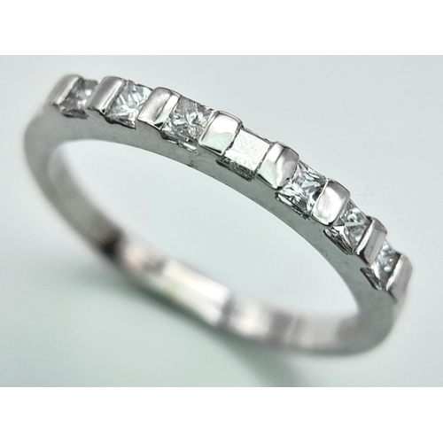 285 - A 18K WHITE GOLD DIAMOND 1/2 ET RING WITH PRINCESS CUTS. 0.25CT. TOTAL WEIGHT 2.6G. SIZE M AND 1/2. ... 